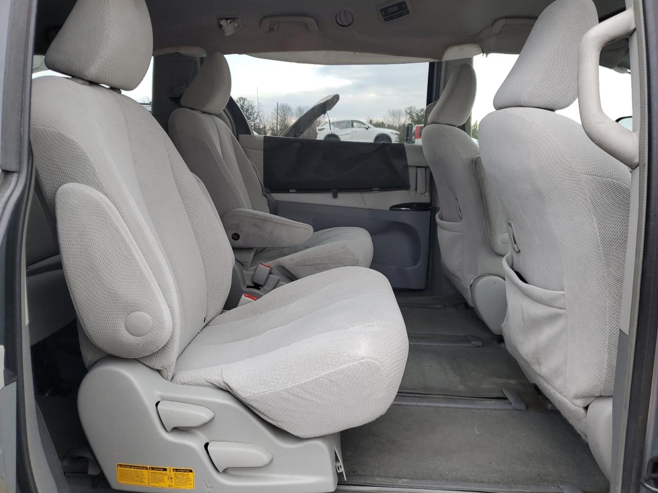 2014 Toyota Sienna - Image 11
