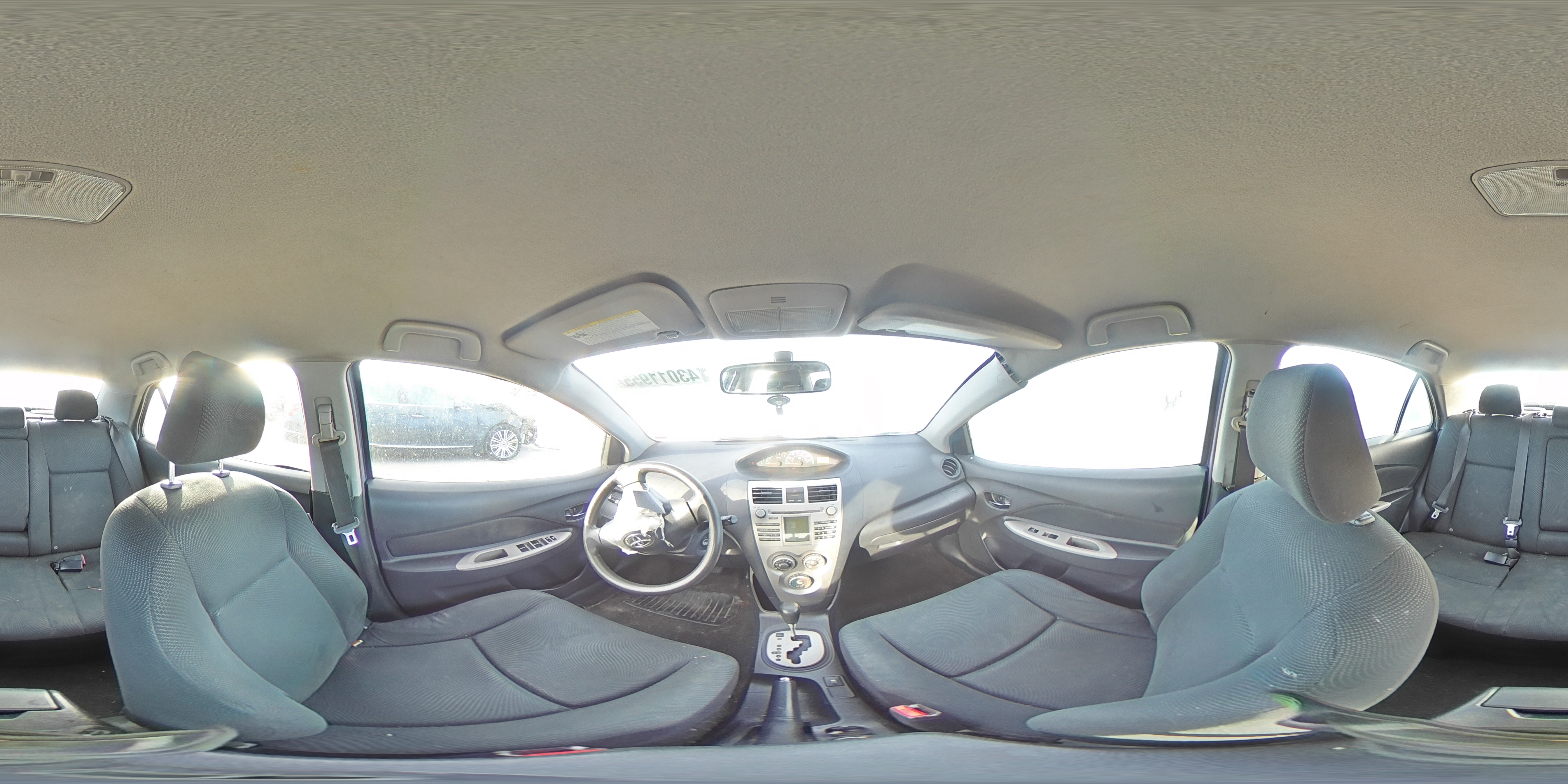 2011 Toyota Yaris - Image 12