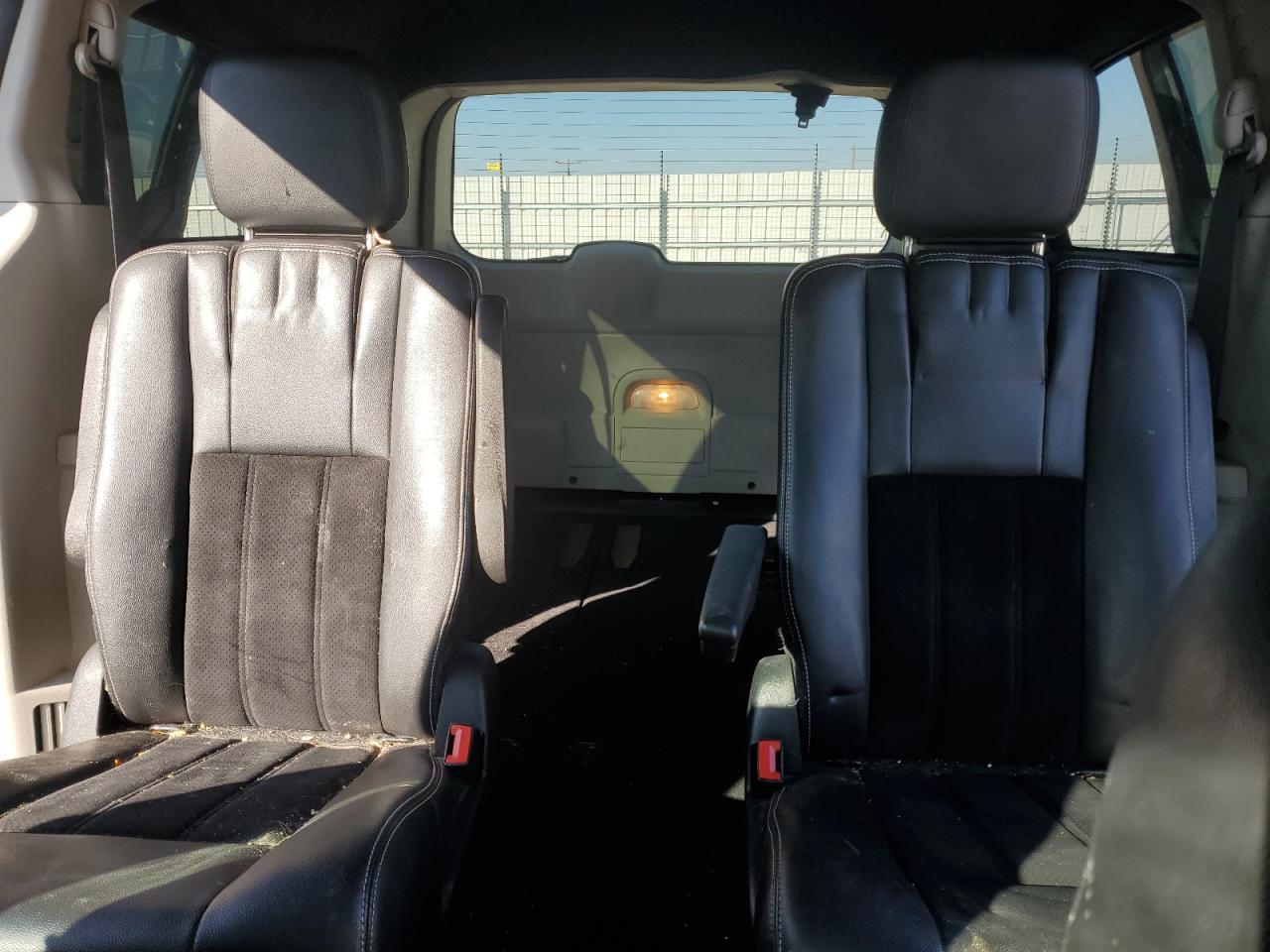 2018 Dodge Caravan - Image 10