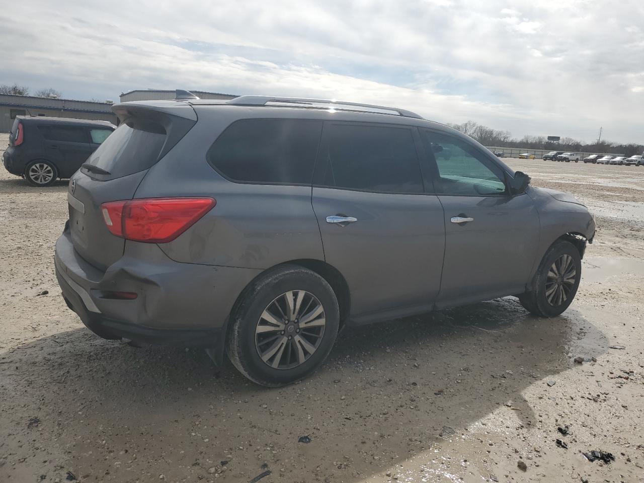 2019 Nissan Pathfinder - Image 3