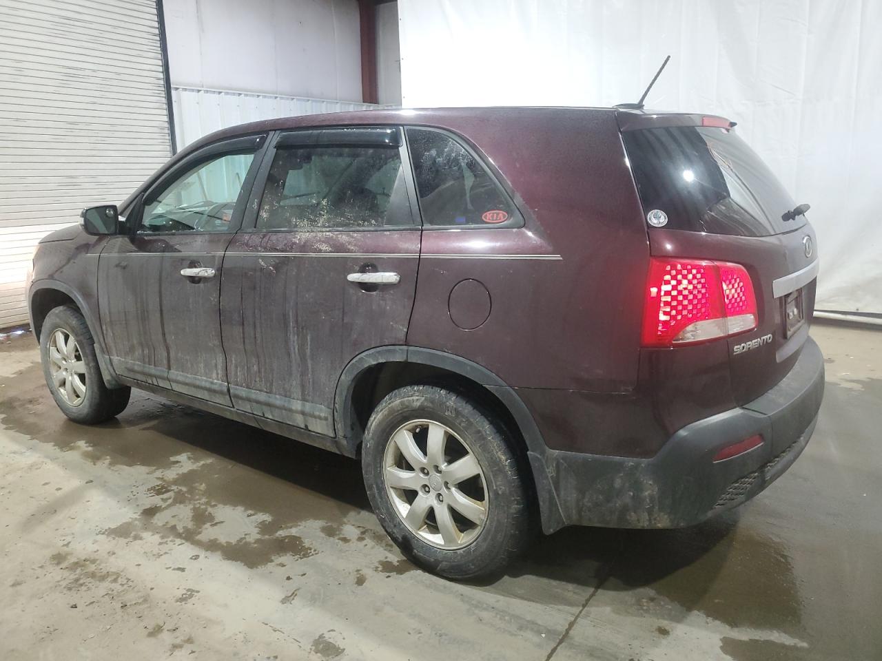 VIN 5XYKT3A18DG383811 2013 KIA SORENTO no.2