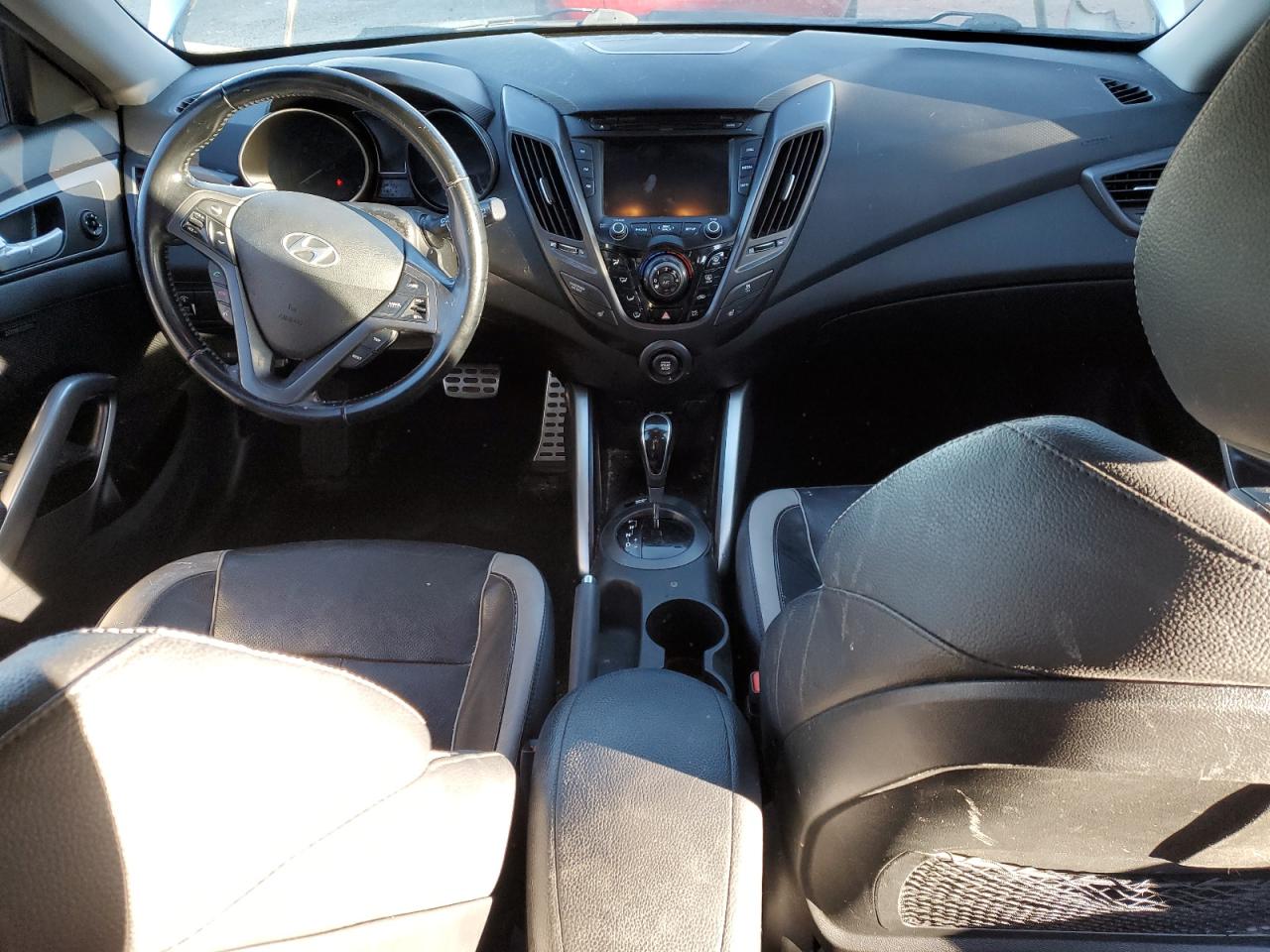 2015 Hyundai Veloster - Image 8