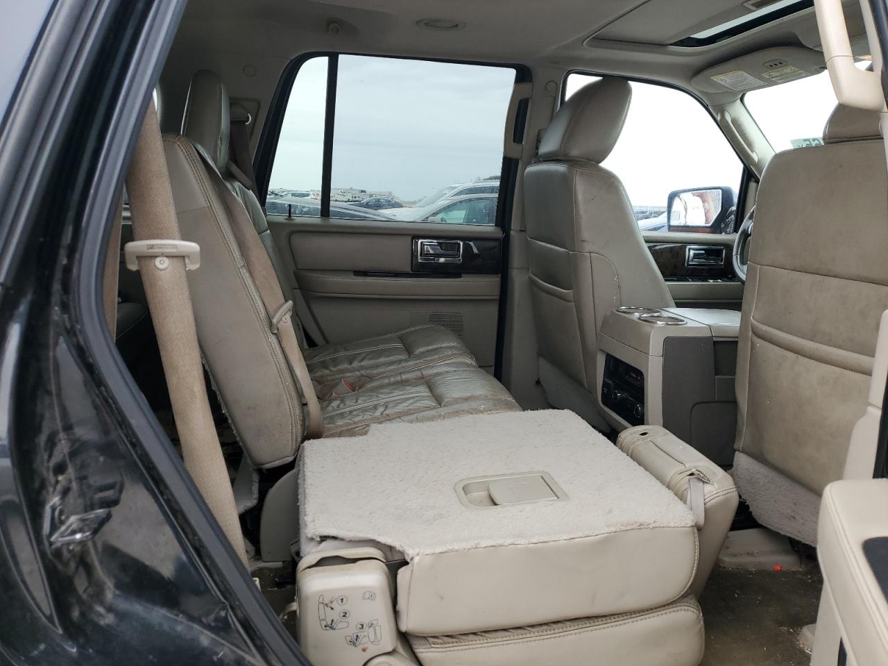 2015 Lincoln Navigator - Image 11