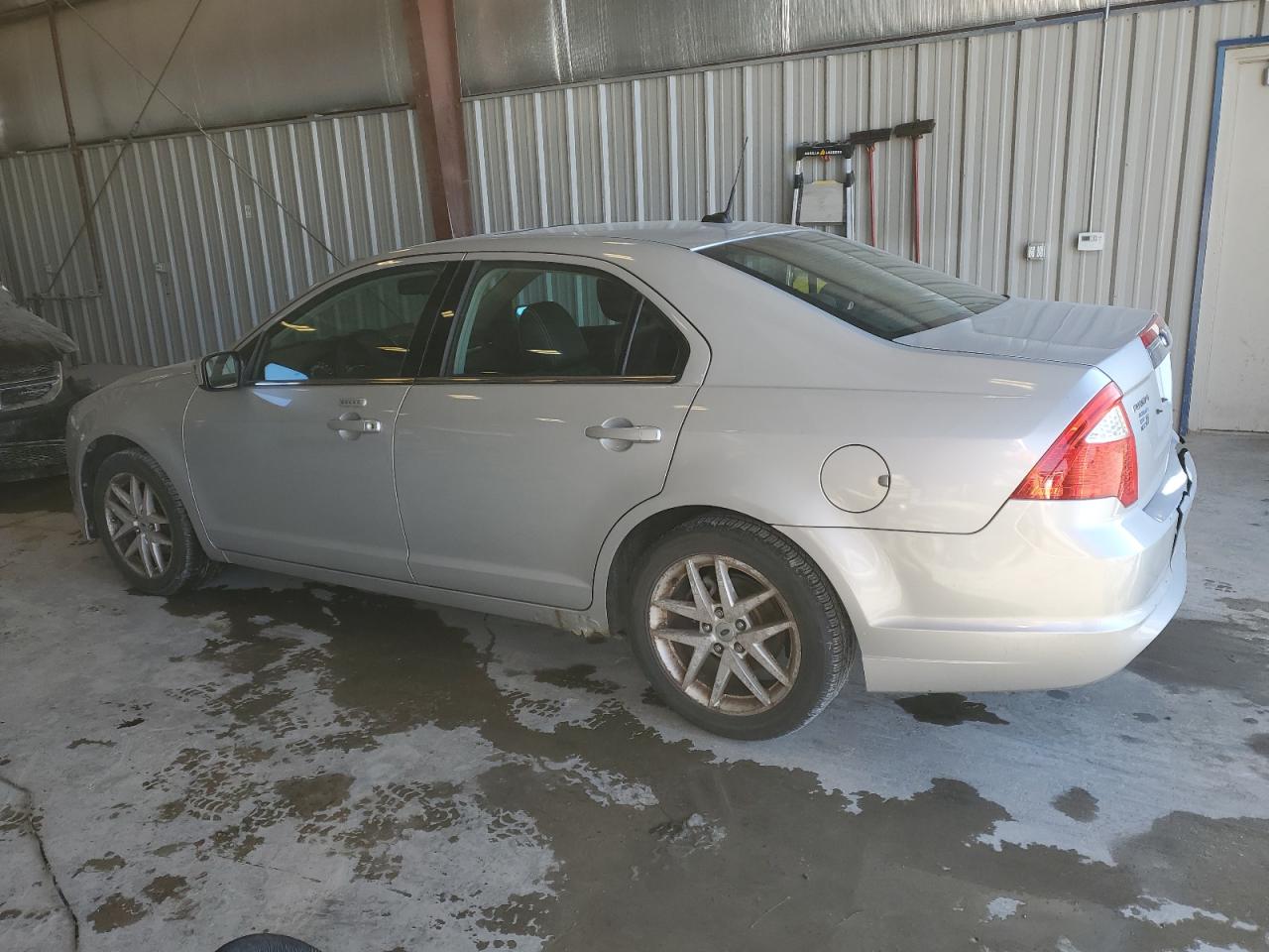 2010 Ford Fusion - Image 2