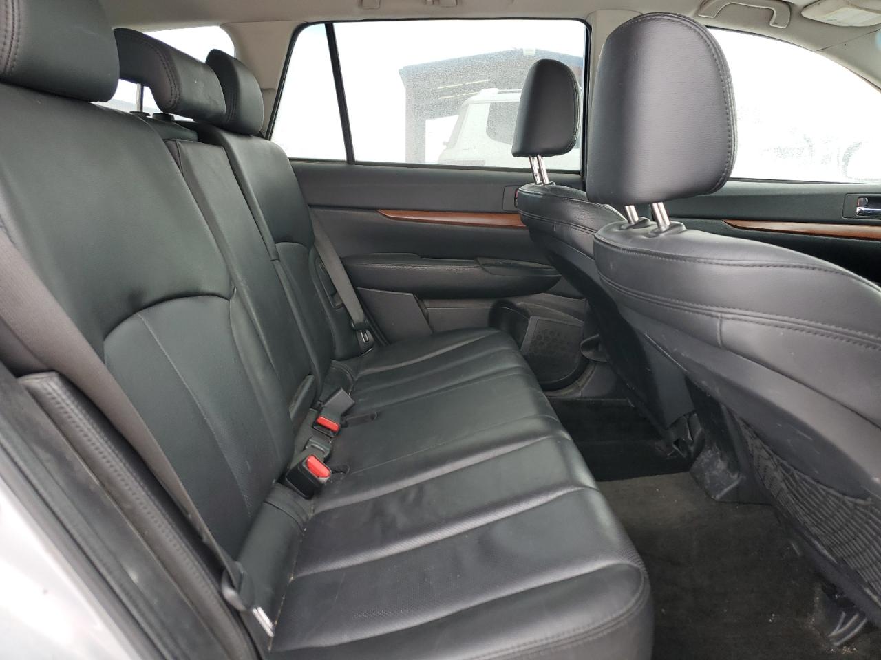 2013 Subaru Outback - Image 11