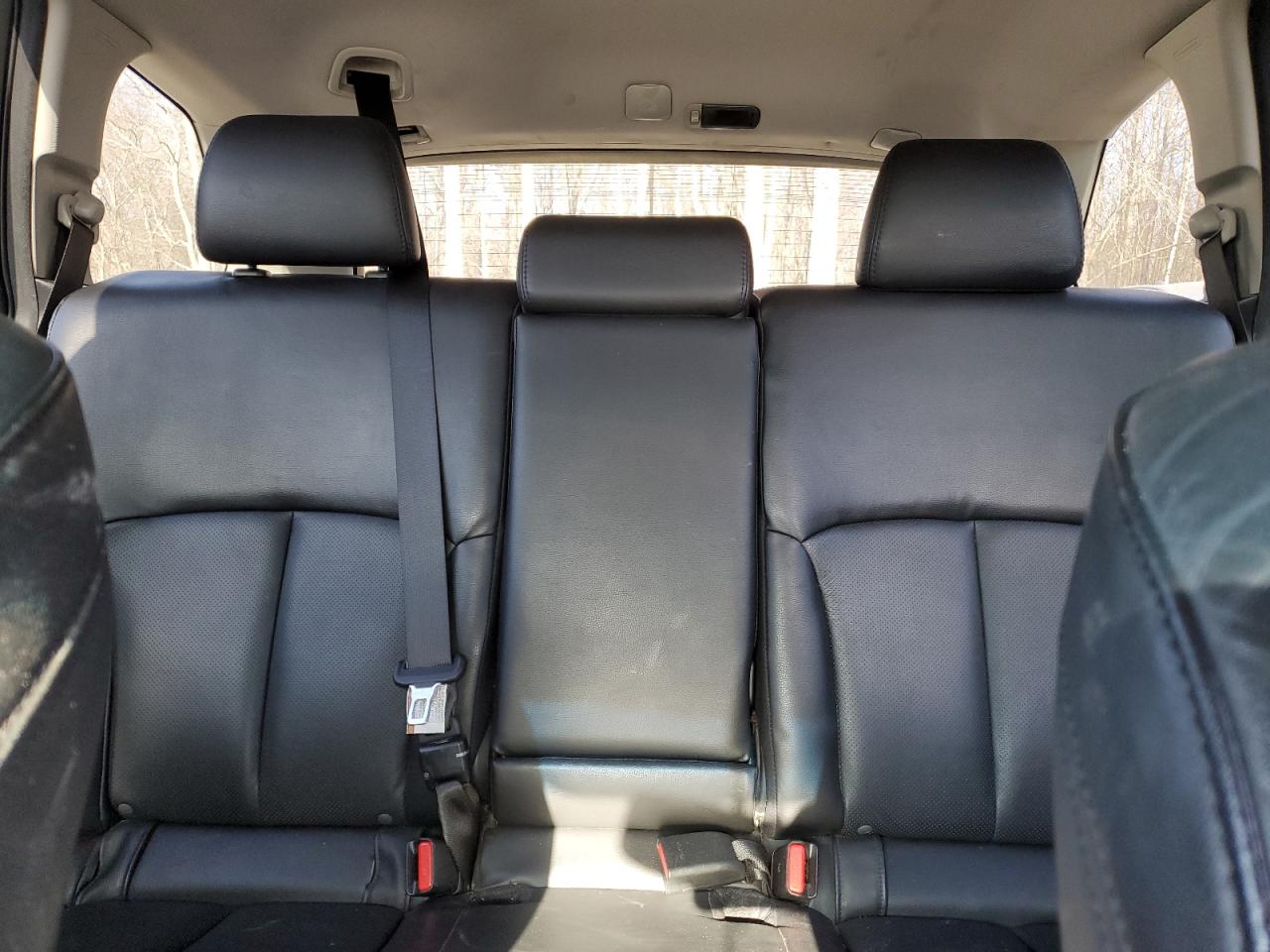 2011 Subaru Outback - Image 10