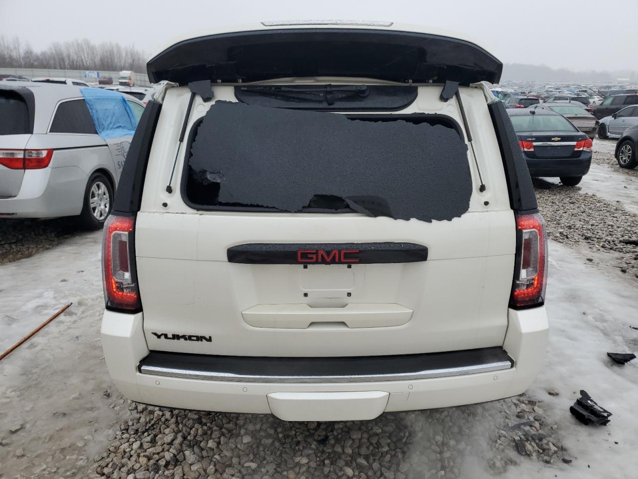 2015 GMC Yukon - Image 6