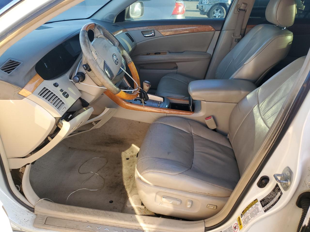 2005 Toyota Avalon - Image 7