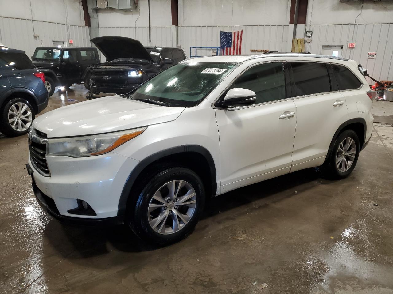2015 Toyota Highlander - Image 1