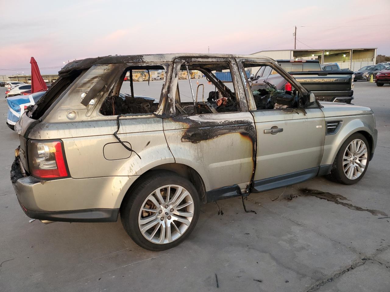 2010 Land Rover Range Rover - Image 3