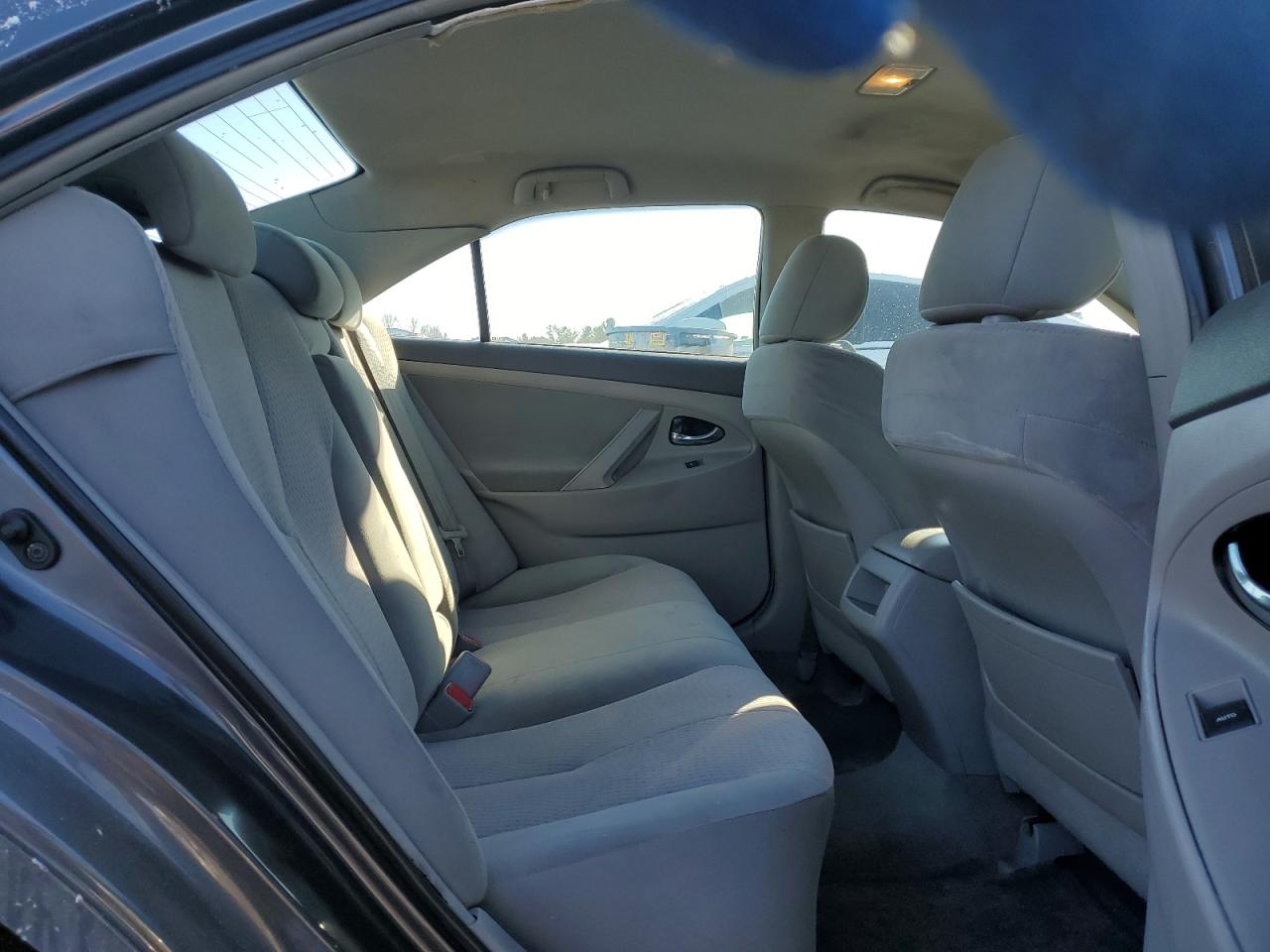 2011 Toyota Camry - Image 10
