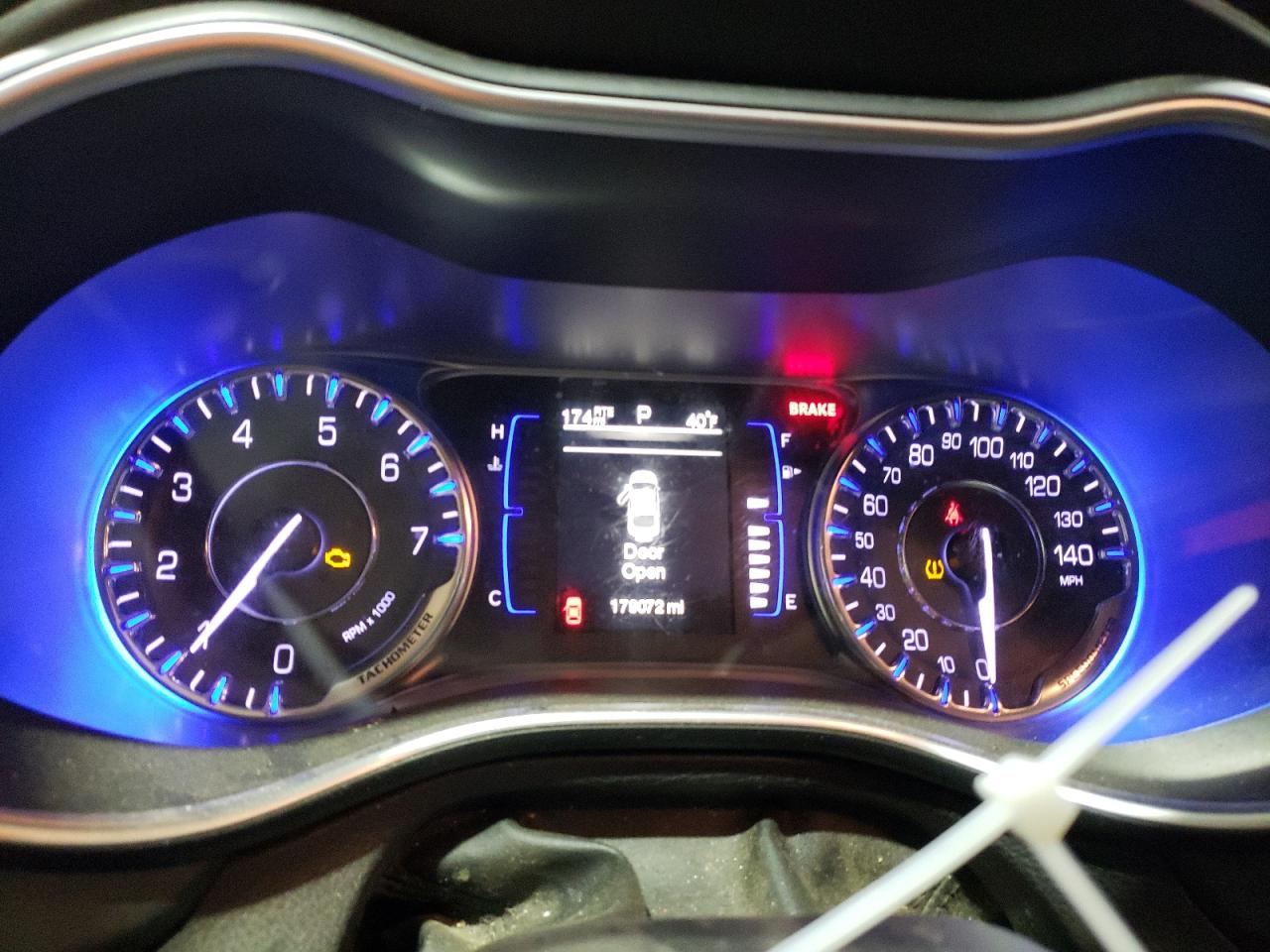 2015 Chrysler 200 - Image 9