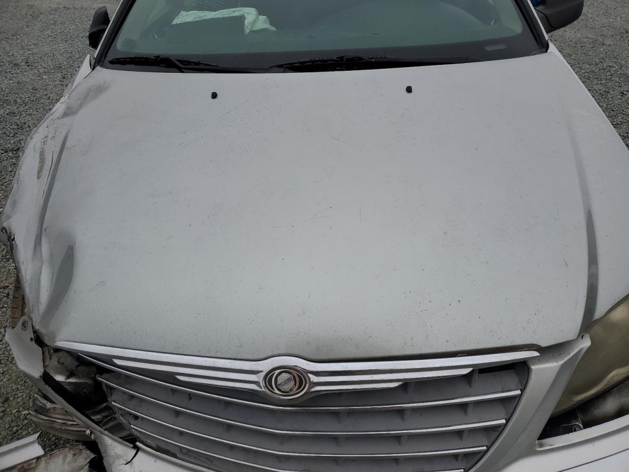 2005 Chrysler Pacifica - Image 13