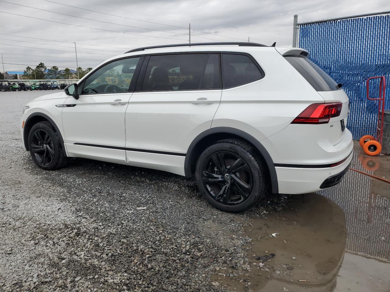 2024 Volkswagen Tiguan - Image 2