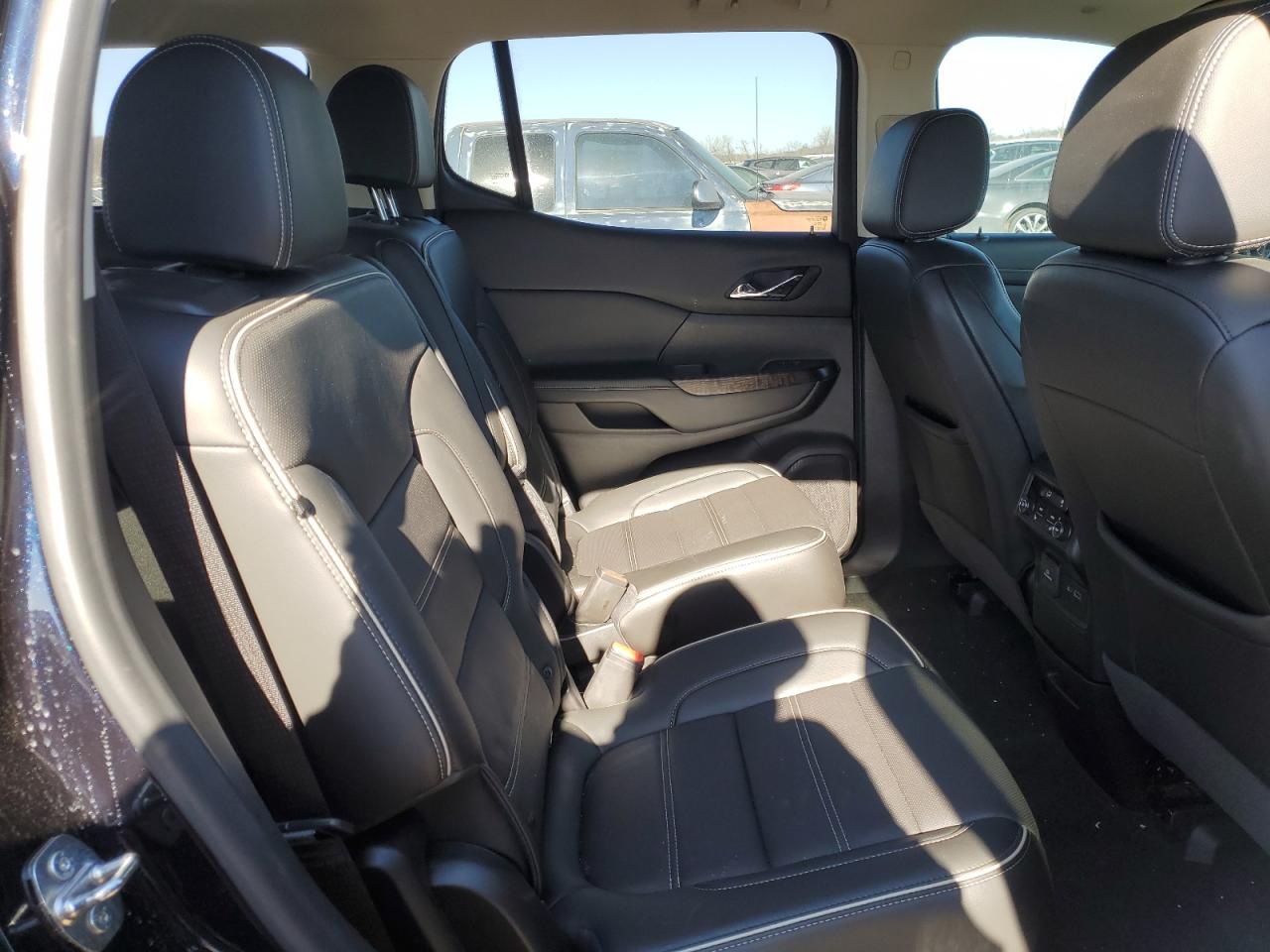 2021 GMC Acadia - Image 11