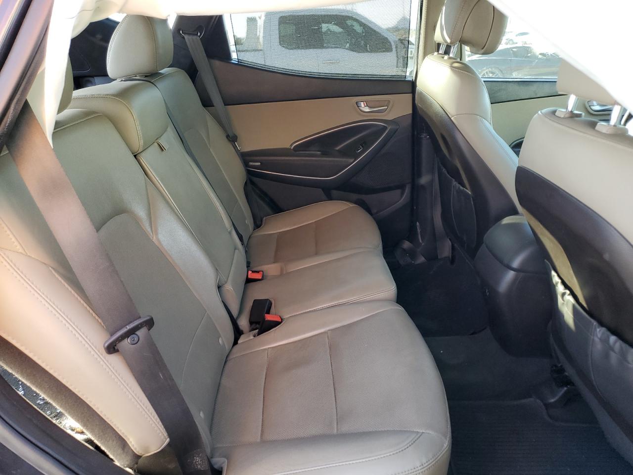 2017 Hyundai Santa Fe - Image 12