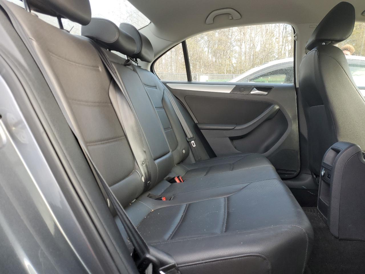 2014 Volkswagen Jetta - Image 11