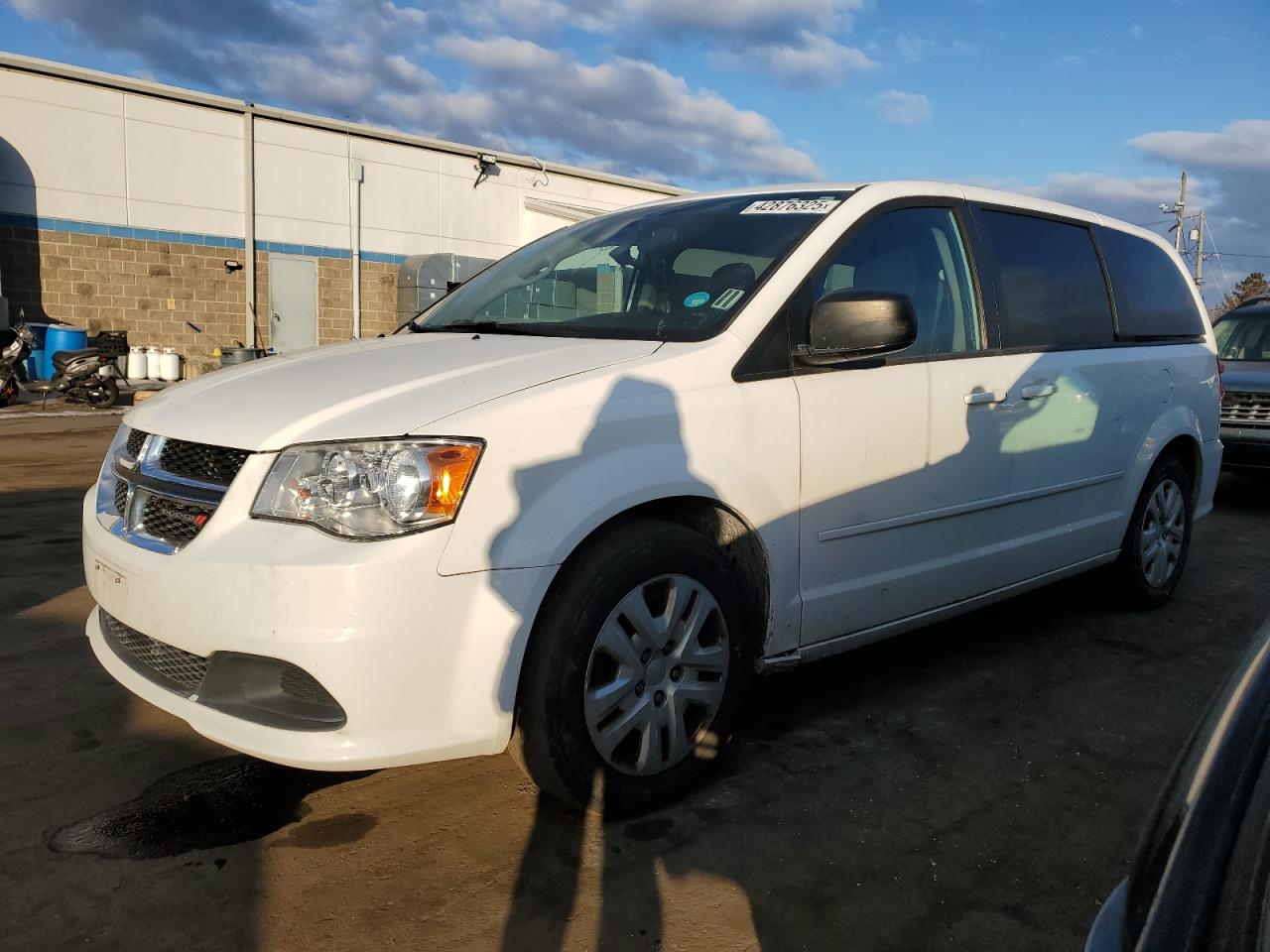 2015 Dodge Caravan - Image 1