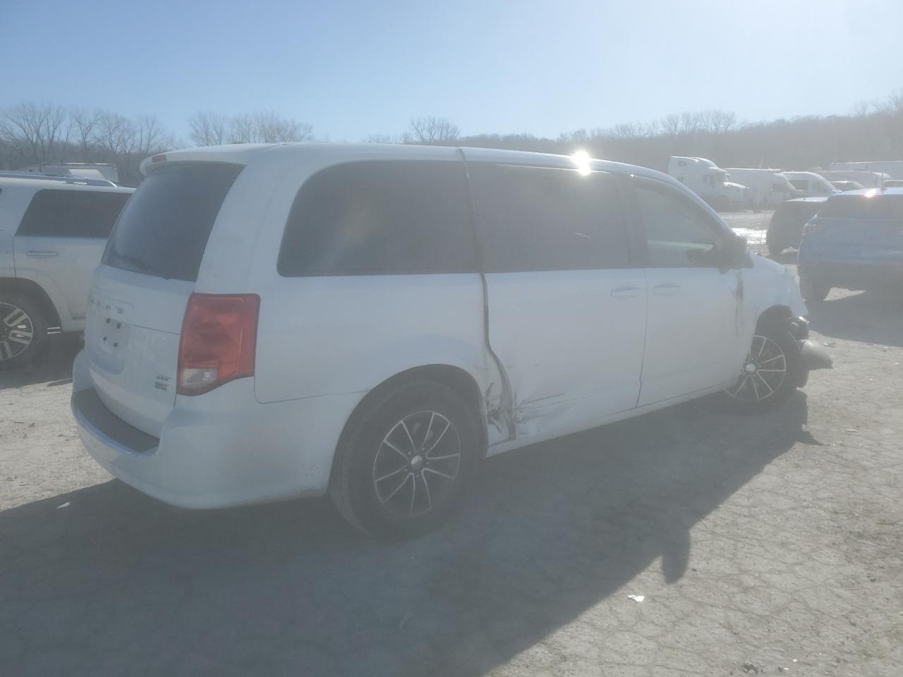 2018 Dodge Caravan - Image 3