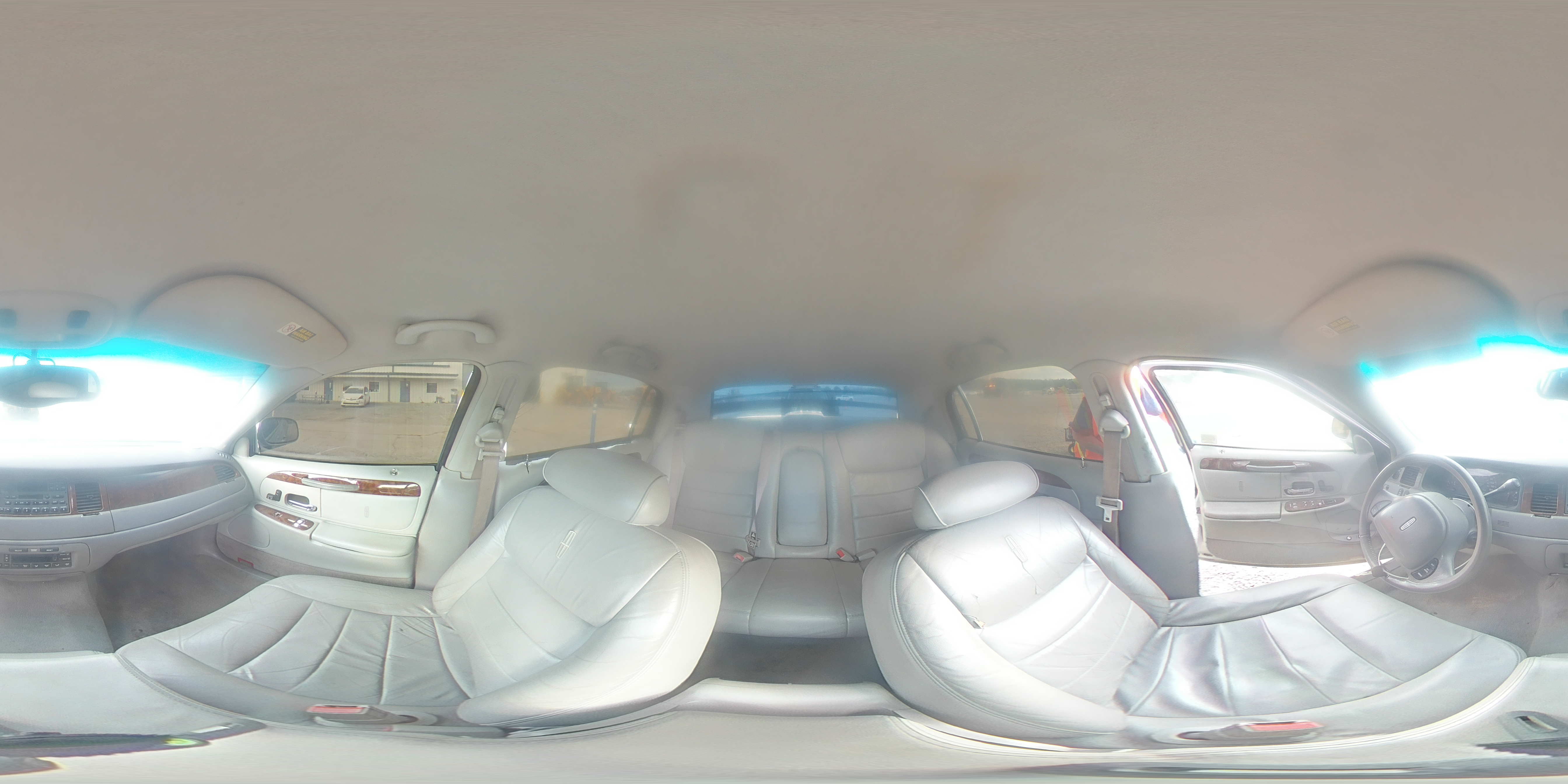 2001 Lincoln Town Car - Image 13