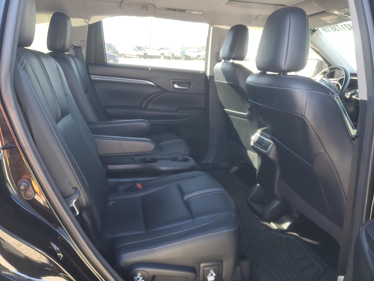 2018 Toyota Highlander - Image 11