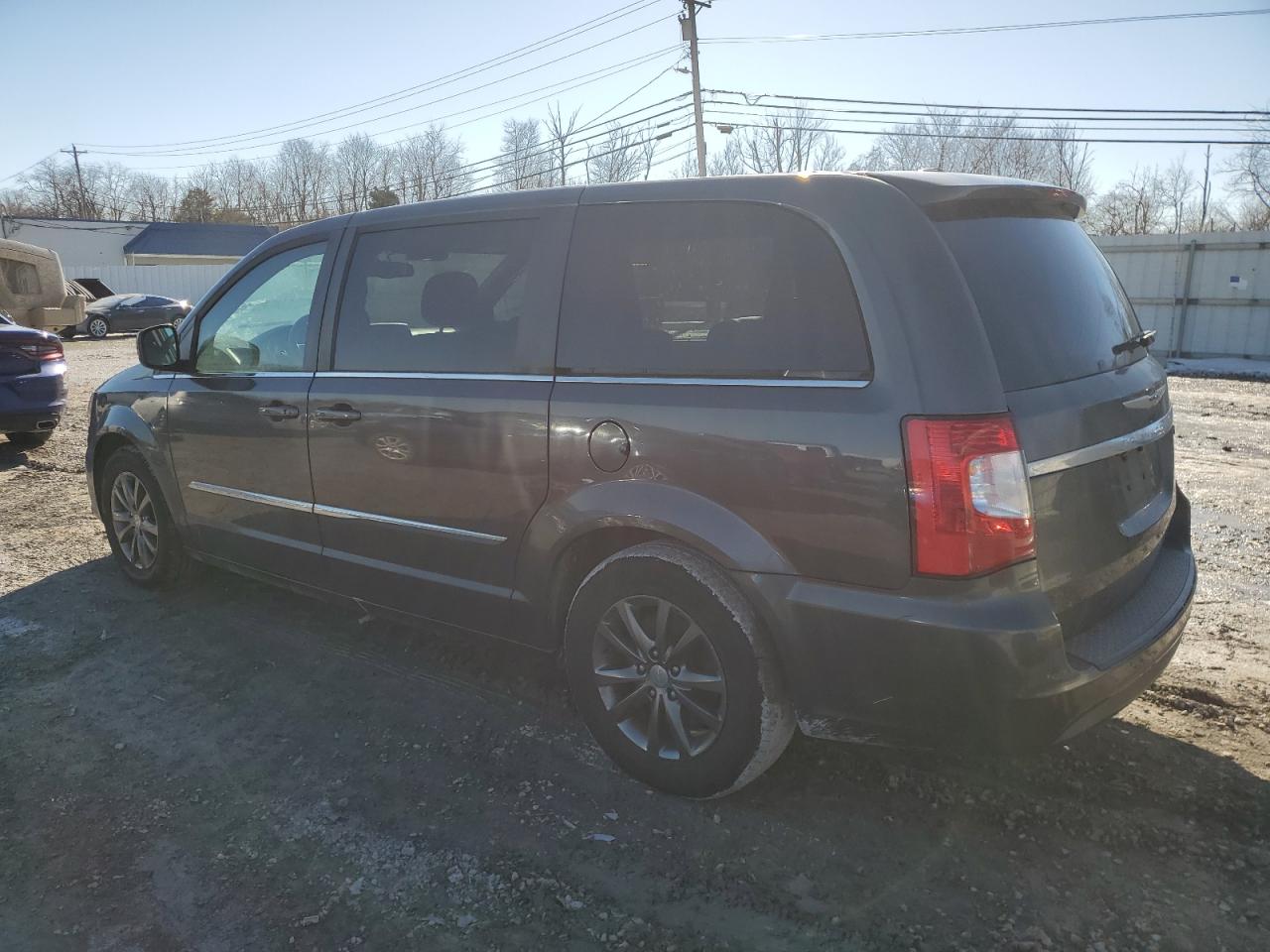 2016 Chrysler Town & Country - Image 2