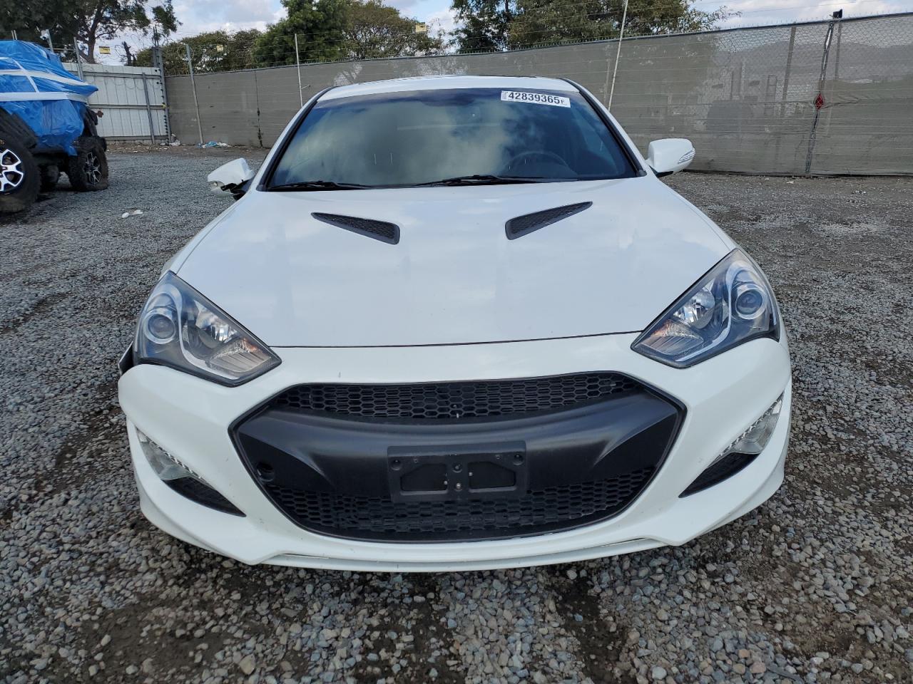 2013 Hyundai Genesis - Image 5