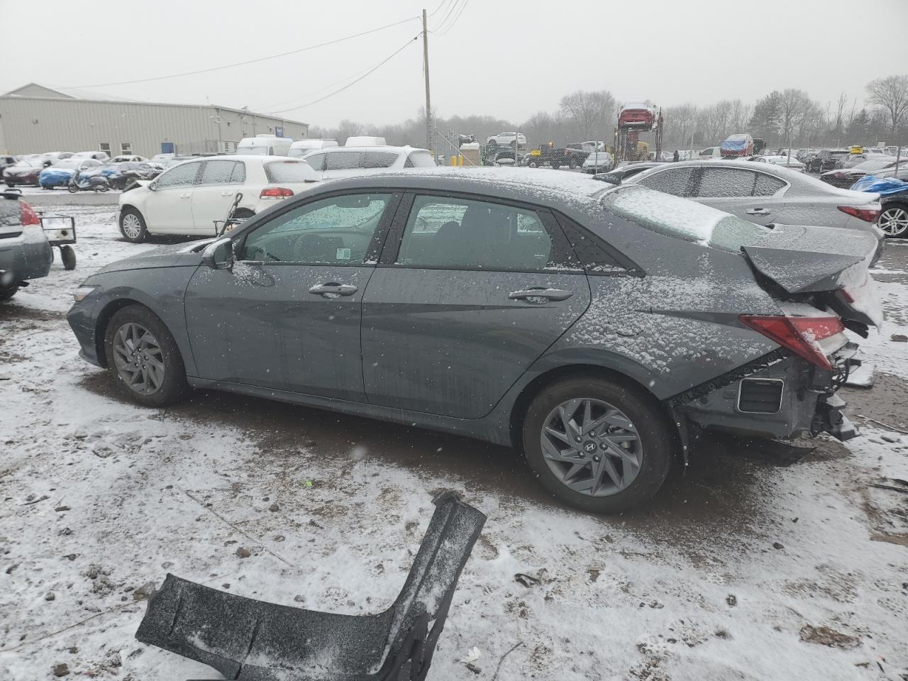 2024 Hyundai Elantra - Image 2