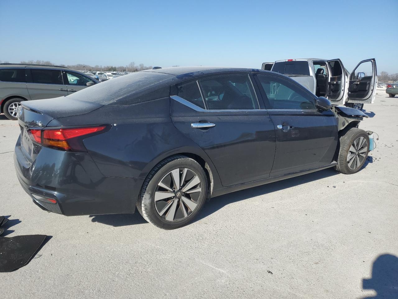 2019 Nissan Altima - Image 3