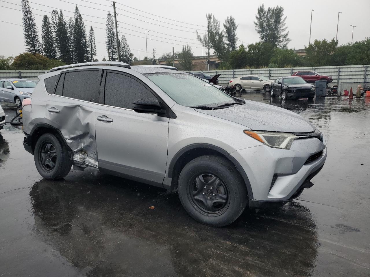 2016 Toyota RAV 4 - Image 4