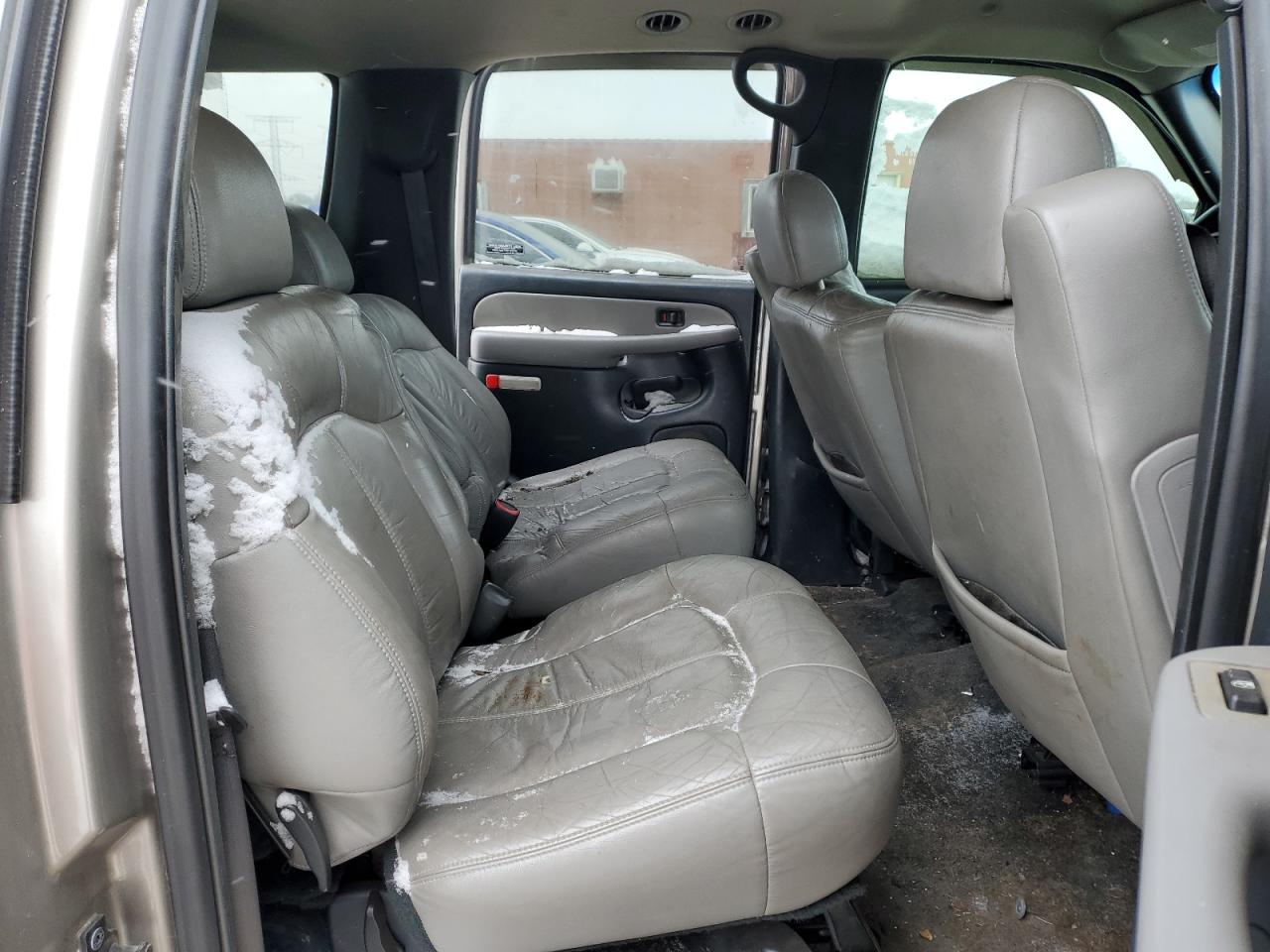 2001 Chevrolet Suburban - Image 11