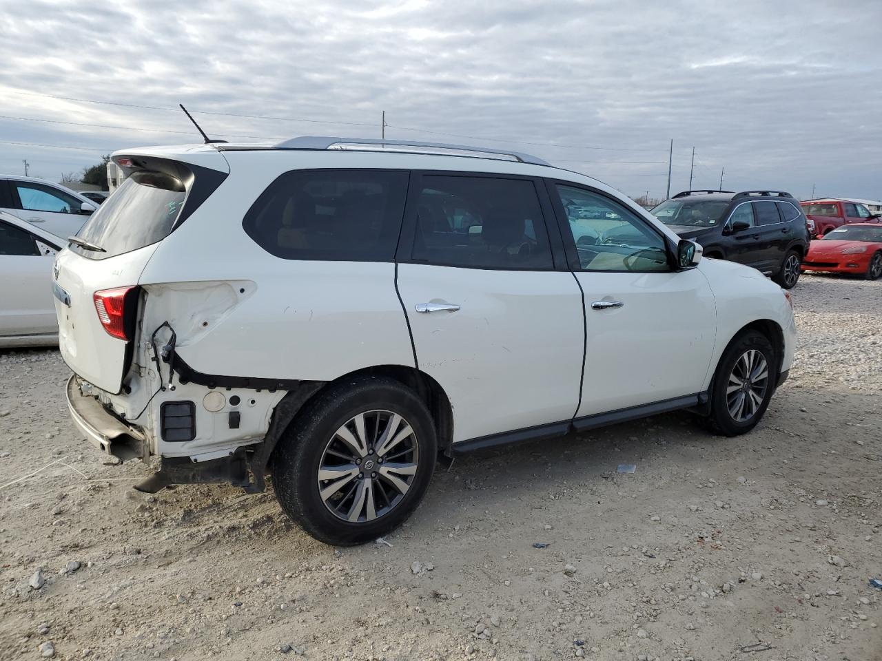 2017 Nissan Pathfinder - Image 3