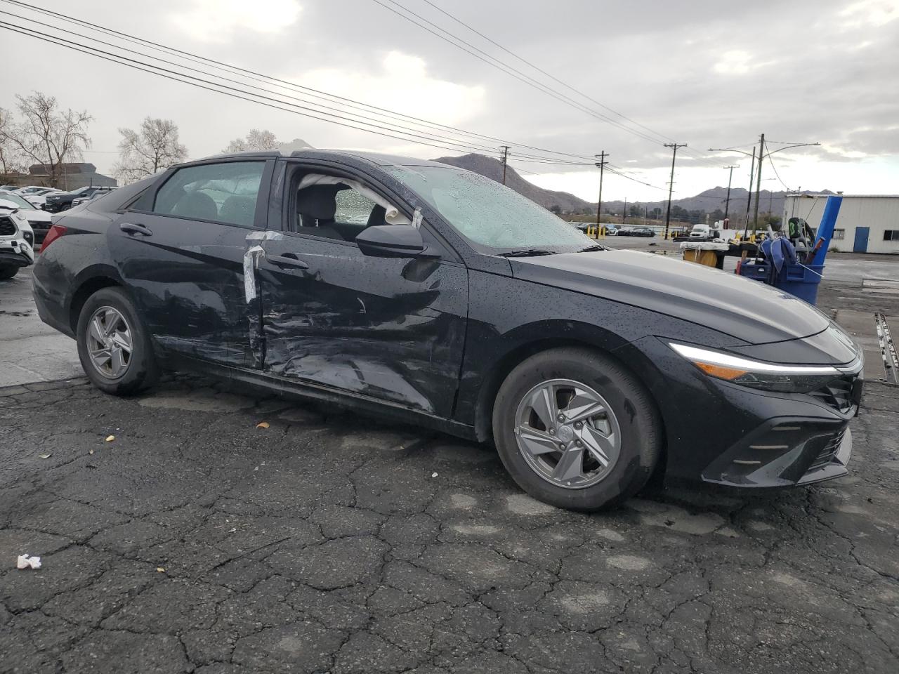 2024 Hyundai Elantra - Image 4