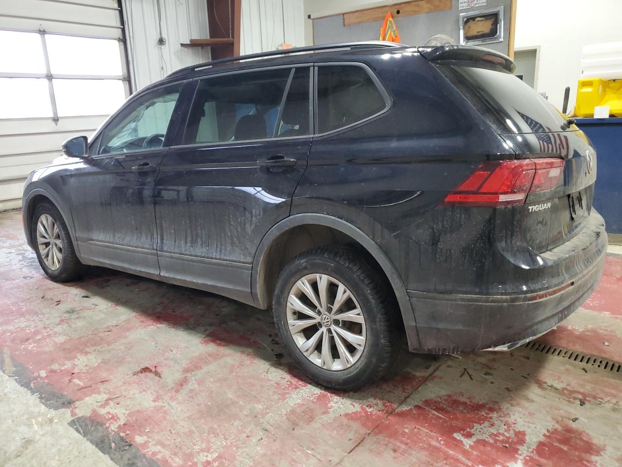 2018 Volkswagen Tiguan - Image 2