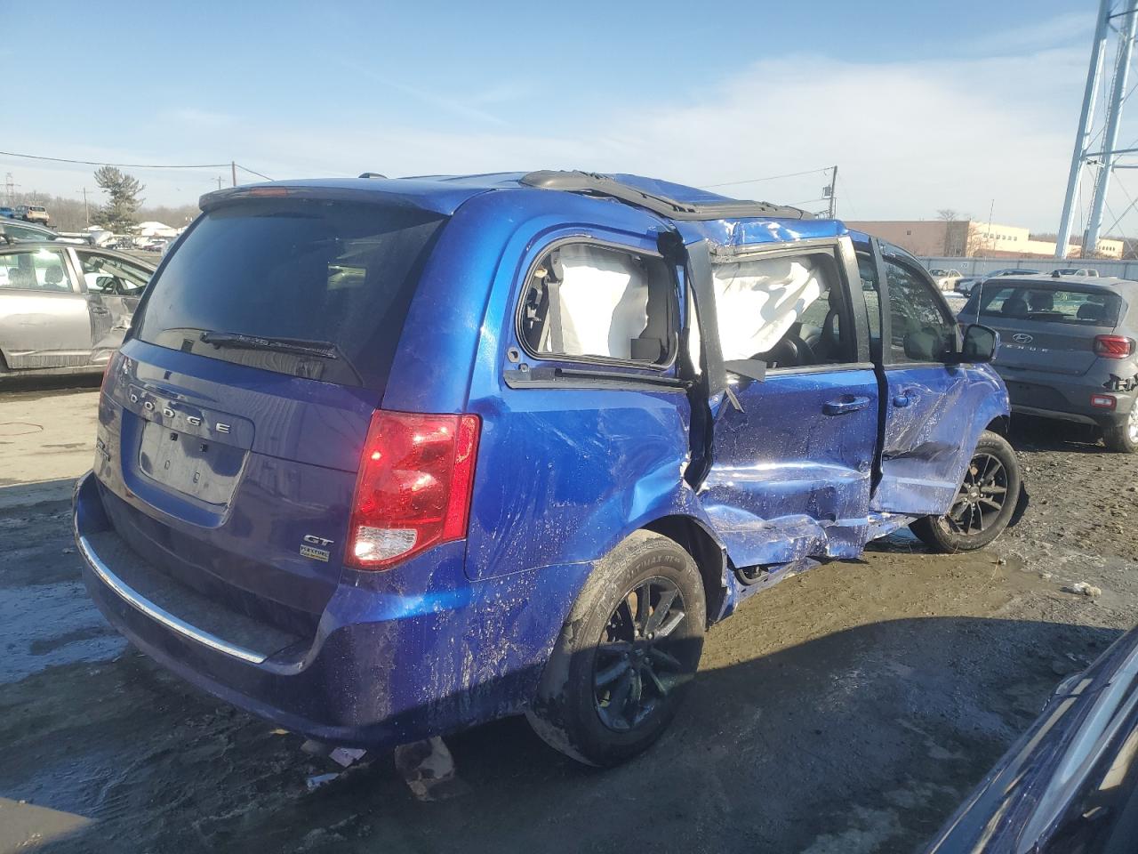2019 Dodge Caravan - Image 3