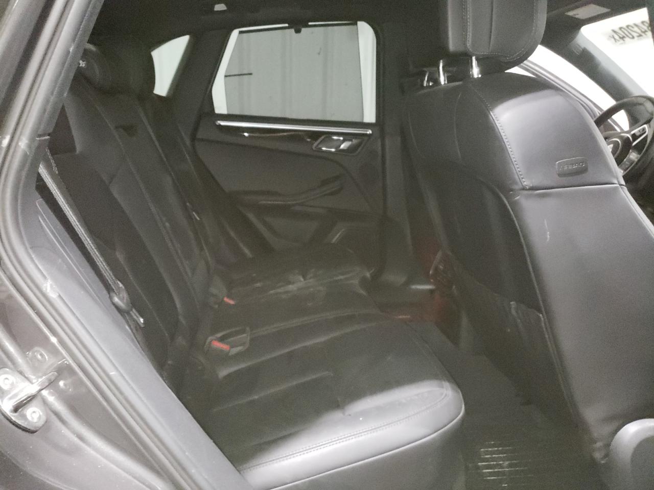 2016 Porsche Macan - Image 11
