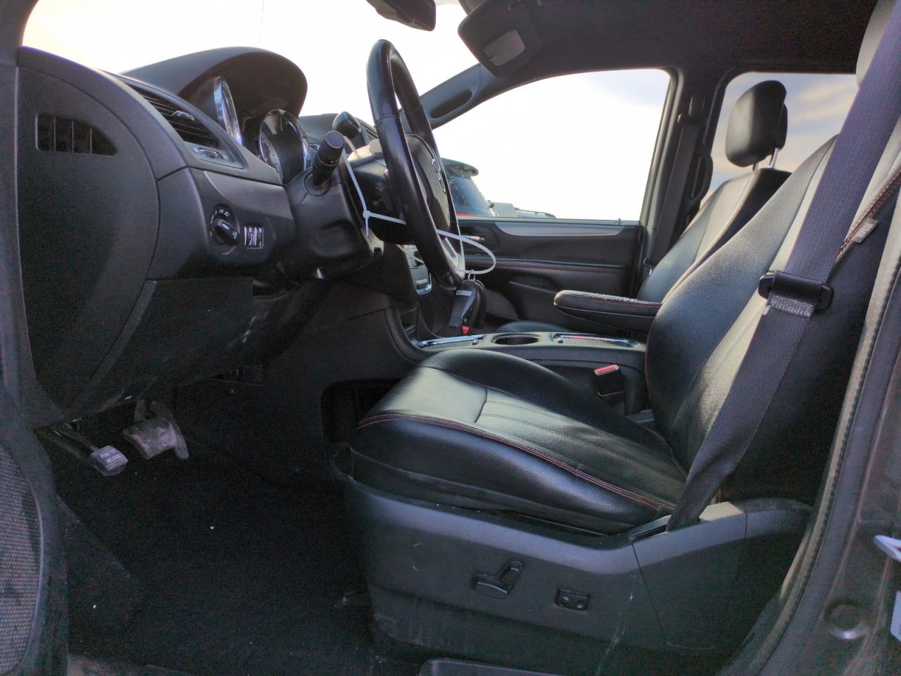 2017 Dodge Caravan - Image 7