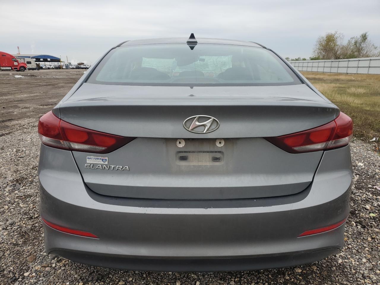 2018 Hyundai Elantra - Image 6
