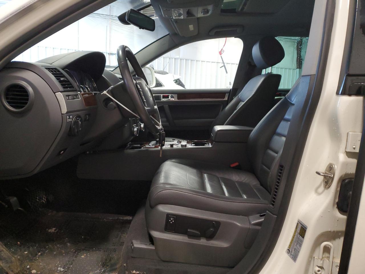 2009 Volkswagen Touareg - Image 7