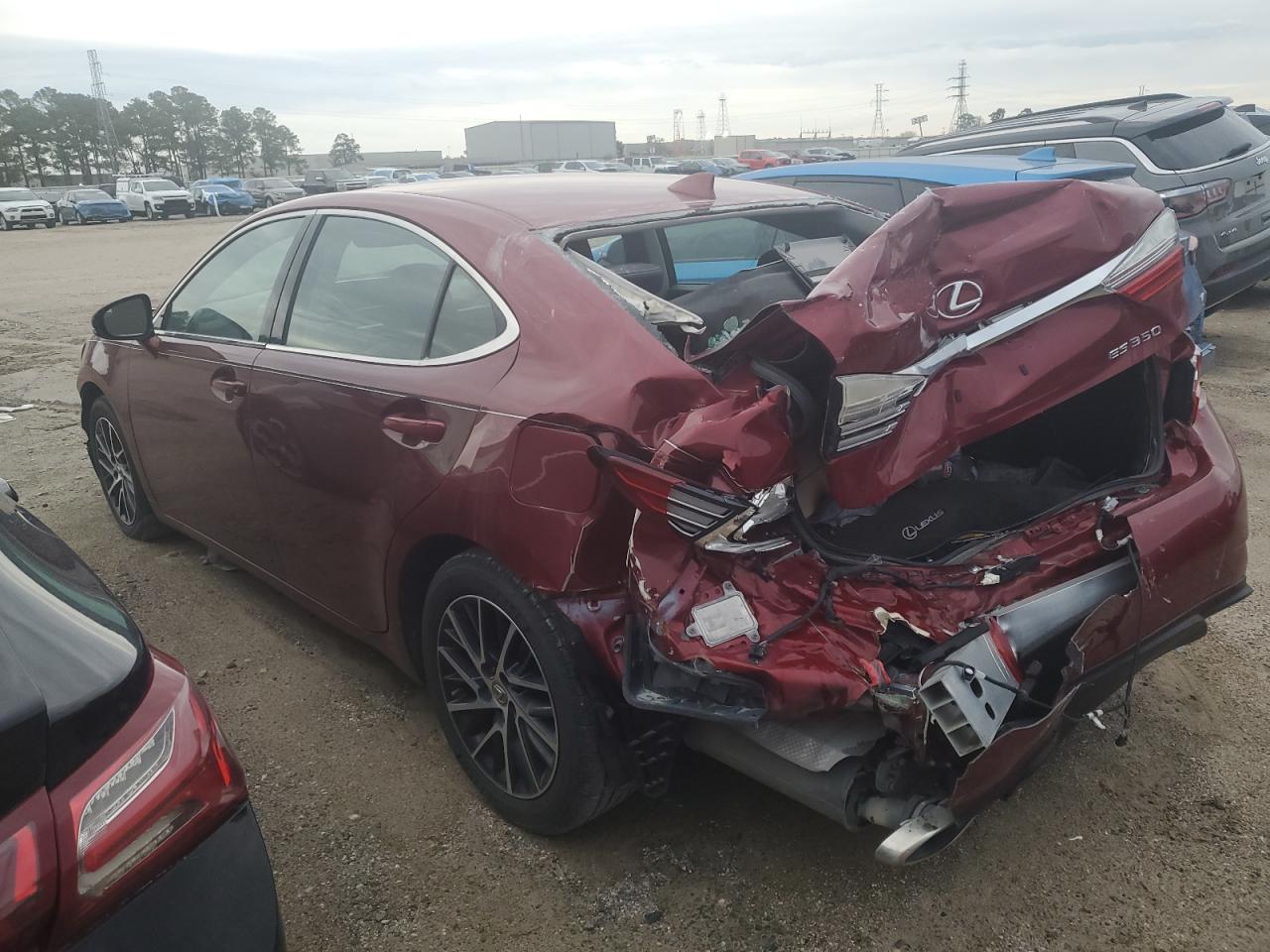 2016 Lexus ES - Image 2