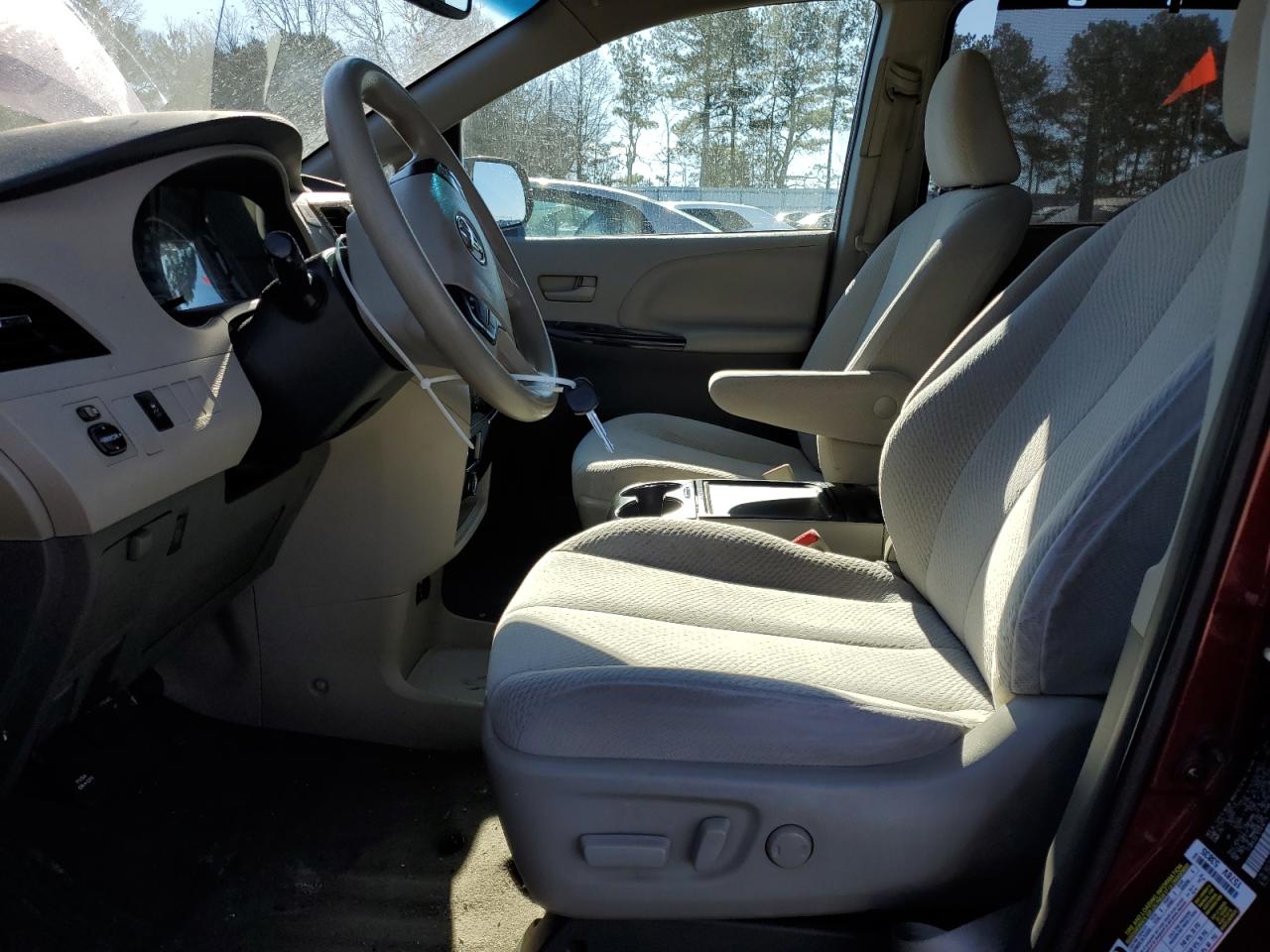 2014 Toyota Sienna - Image 7