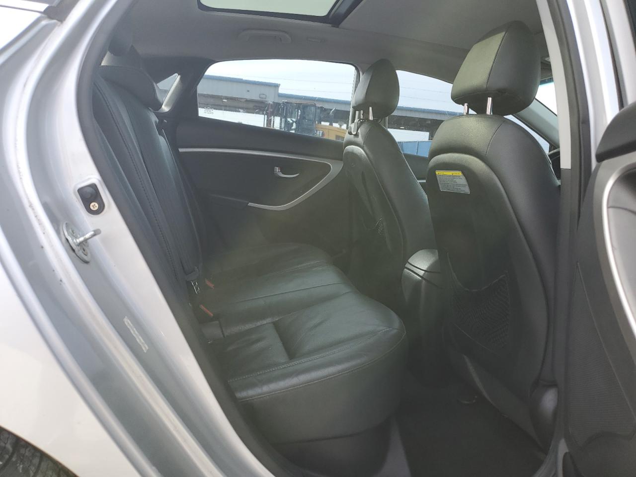 2014 Hyundai Elantra - Image 11