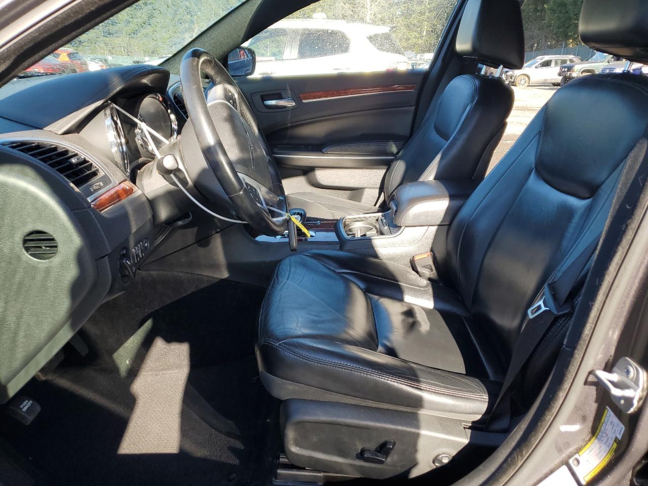 2014 Chrysler 300 - Image 7
