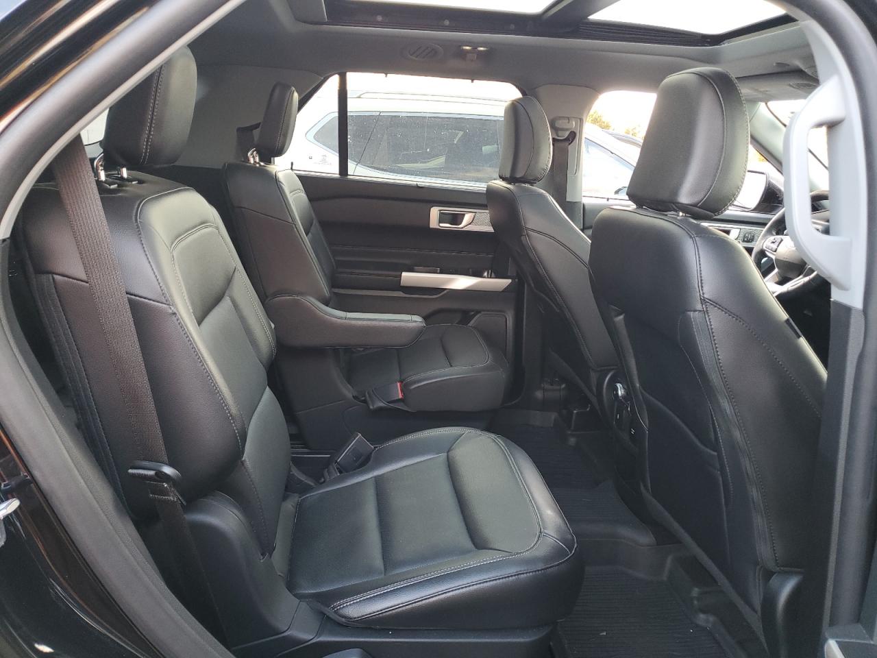 2021 Ford Explorer - Image 11