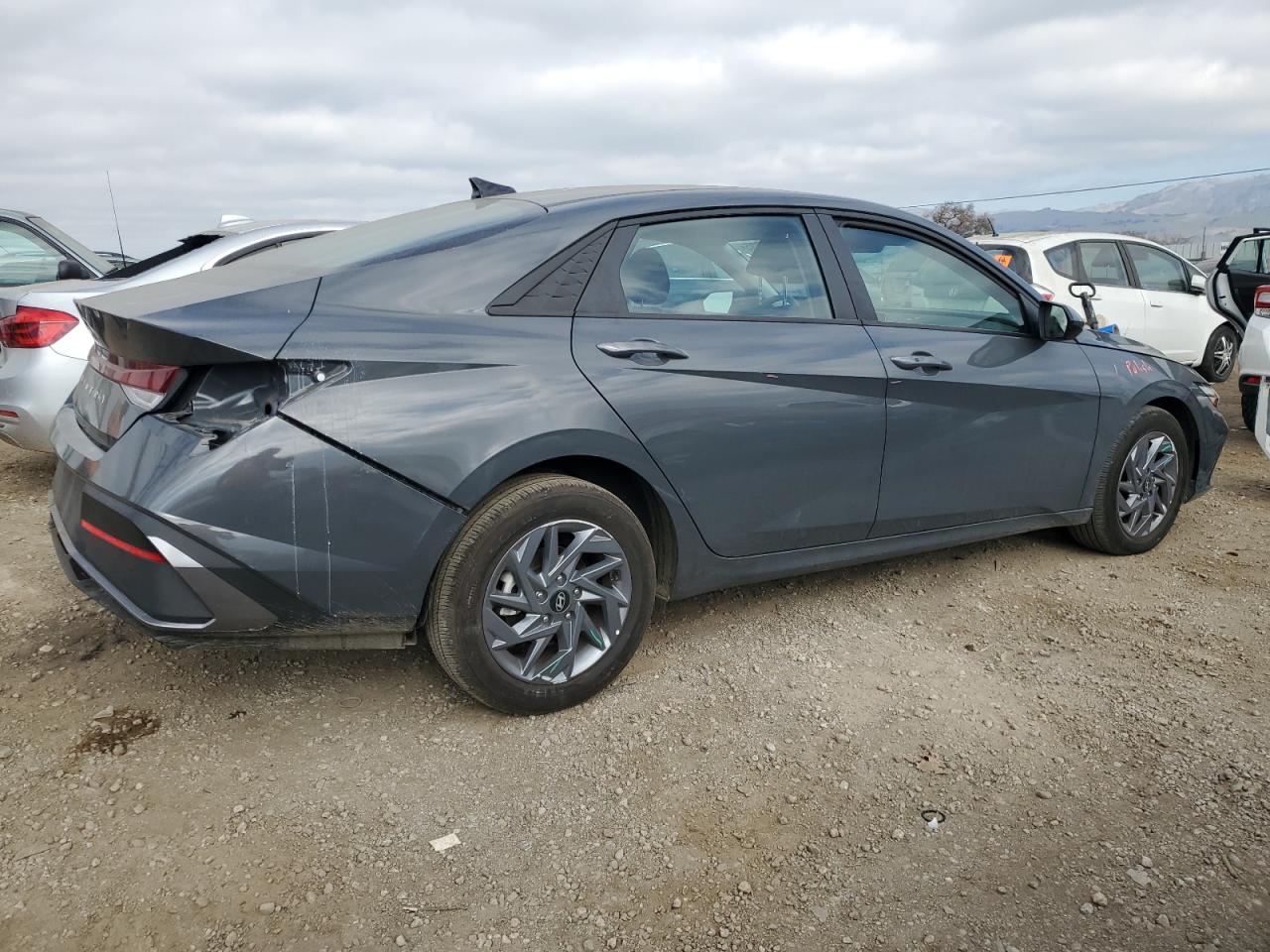 2024 Hyundai Elantra - Image 3