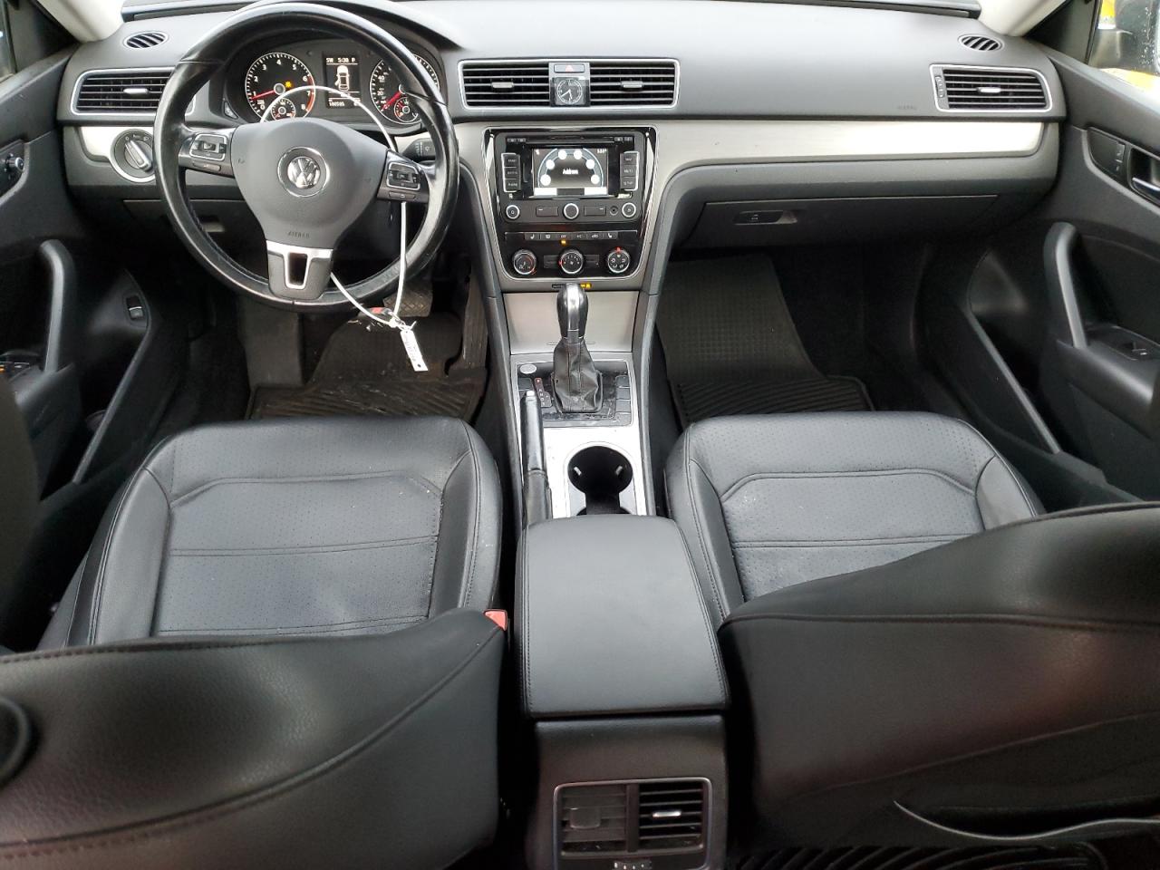 2014 Volkswagen Passat - Image 8