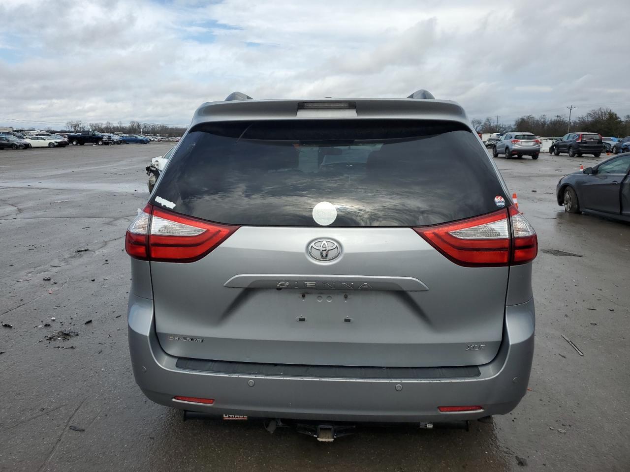 2015 Toyota Sienna - Image 6