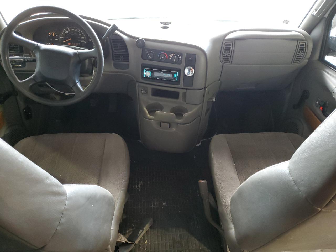 2002 Chevrolet Astro - Image 8