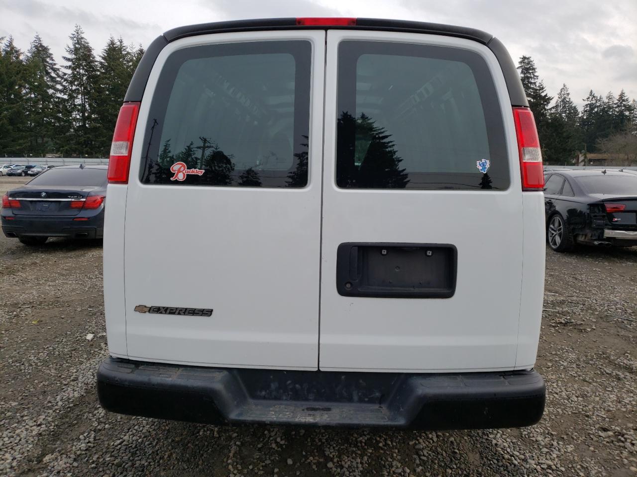 2017 Chevrolet Express - Image 6