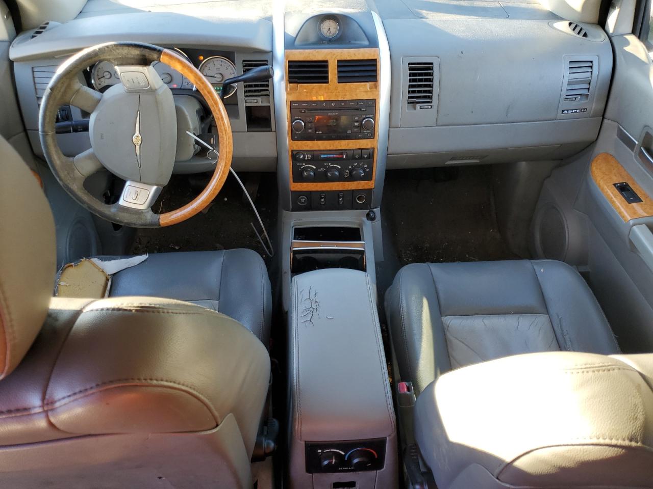 2008 Chrysler Aspen - Image 8